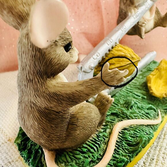 Charming Tails Lets Get Cracking Figurine - Picture 4 of 6